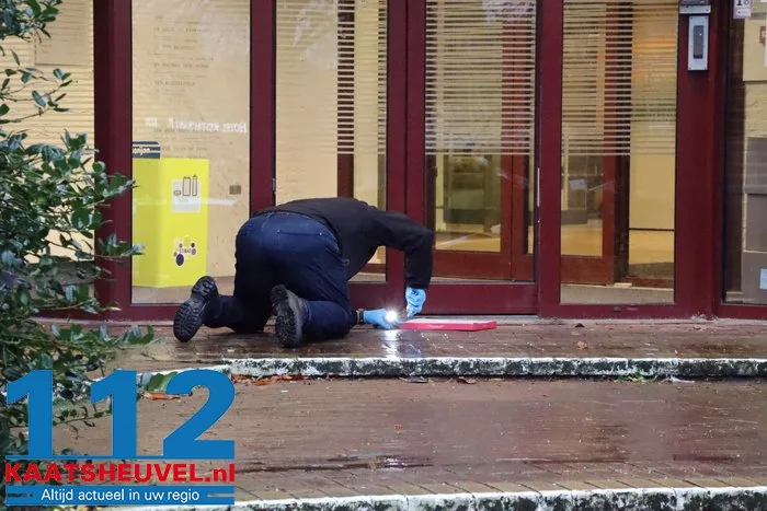 Gemeentehuis van Heusden tijdelijk ontruimd na alarmerende vondst, maar ‘verdacht pakket’ blijkt doosje van Greetz 112 De Langstraat