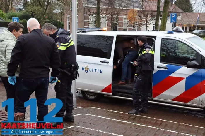 Gemeentehuis van Heusden tijdelijk ontruimd na alarmerende vondst, maar ‘verdacht pakket’ blijkt doosje van Greetz 112 De Langstraat