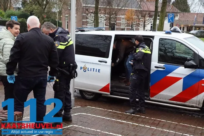 Gemeentehuis van Heusden tijdelijk ontruimd na alarmerende vondst, maar ‘verdacht pakket’ blijkt doosje van Greetz 112 De Langstraat