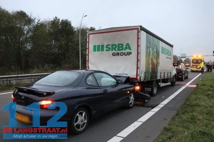 Botsing tussen vijf voertuigen zorgt voor veel schade en lange file 8 Botsing tussen vijf voertuigen zorgt voor veel schade en lange file 112 De Langstraat