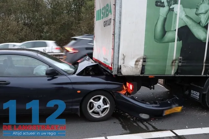 Botsing tussen vijf voertuigen zorgt voor veel schade en lange file 9 Botsing tussen vijf voertuigen zorgt voor veel schade en lange file 112 De Langstraat