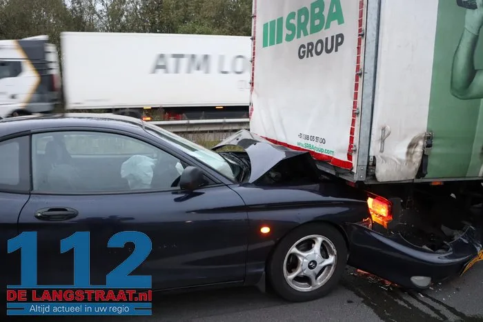 Botsing tussen vijf voertuigen zorgt voor veel schade en lange file 10 Botsing tussen vijf voertuigen zorgt voor veel schade en lange file 112 De Langstraat