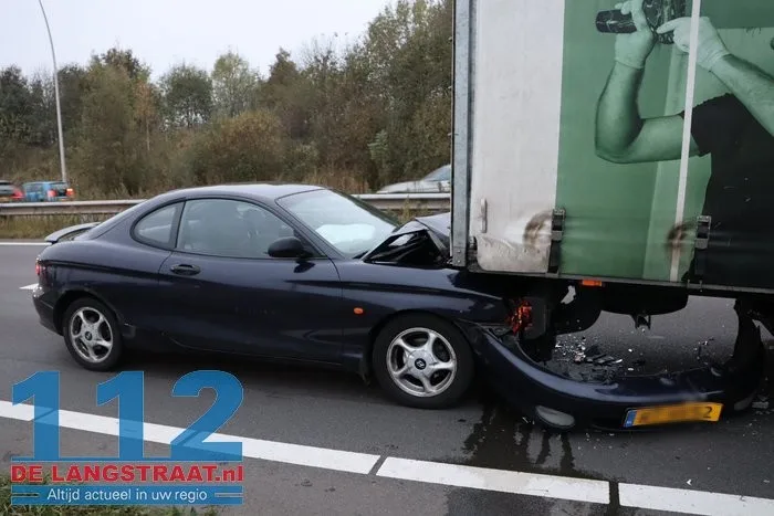 Botsing tussen vijf voertuigen zorgt voor veel schade en lange file 15 Botsing tussen vijf voertuigen zorgt voor veel schade en lange file 112 De Langstraat