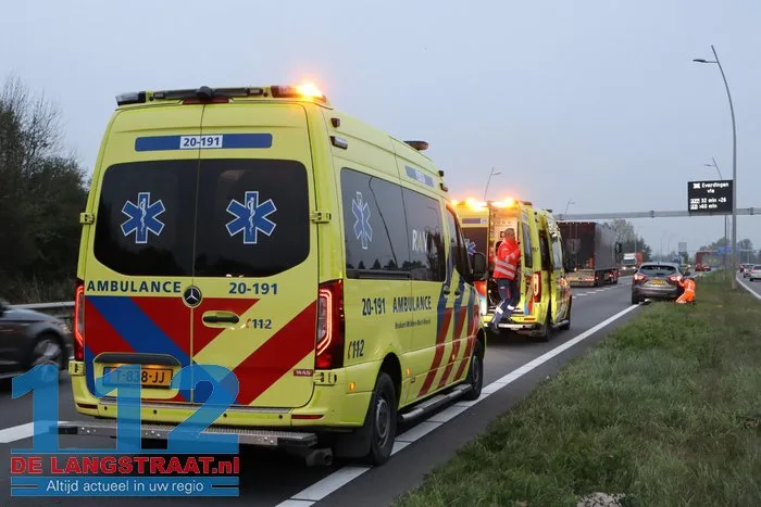 Botsing tussen vijf voertuigen zorgt voor veel schade en lange file 17 Botsing tussen vijf voertuigen zorgt voor veel schade en lange file 112 De Langstraat