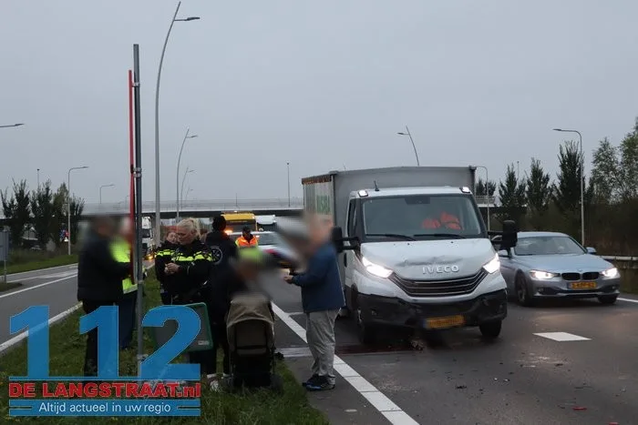 Botsing tussen vijf voertuigen zorgt voor veel schade en lange file 18 Botsing tussen vijf voertuigen zorgt voor veel schade en lange file 112 De Langstraat