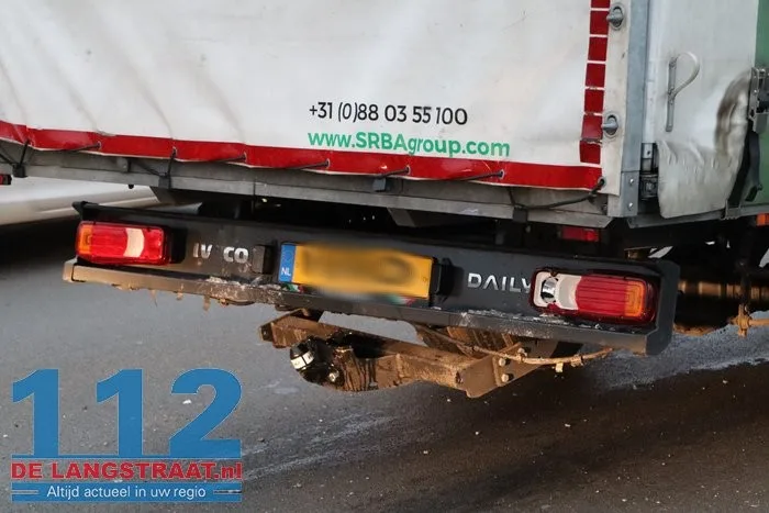 Botsing tussen vijf voertuigen zorgt voor veel schade en lange file 26 Botsing tussen vijf voertuigen zorgt voor veel schade en lange file 112 De Langstraat