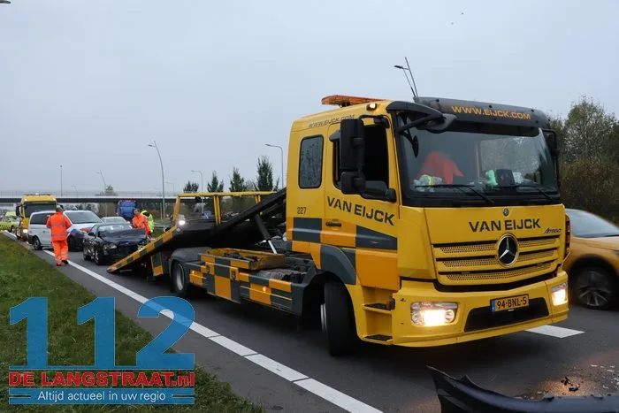 Botsing tussen vijf voertuigen zorgt voor veel schade en lange file 27 Botsing tussen vijf voertuigen zorgt voor veel schade en lange file 112 De Langstraat