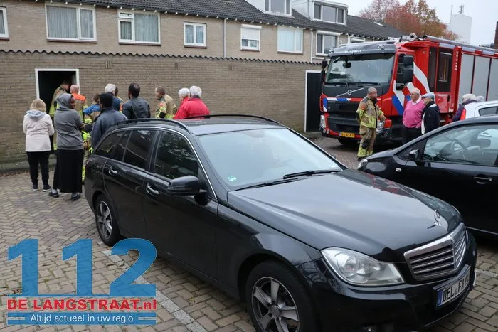 Bestuurder rijdt achteruit tegen muur aan in Waalwijk 4 Bestuurder rijdt achteruit tegen muur aan in Waalwijk 112 De Langstraat