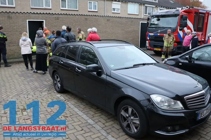 Bestuurder rijdt achteruit tegen muur aan in Waalwijk 5 Bestuurder rijdt achteruit tegen muur aan in Waalwijk 112 De Langstraat
