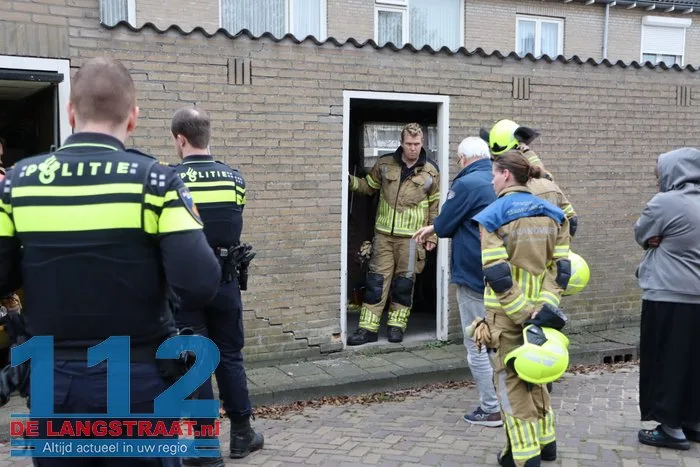 Bestuurder rijdt achteruit tegen muur aan in Waalwijk 6 Bestuurder rijdt achteruit tegen muur aan in Waalwijk 112 De Langstraat