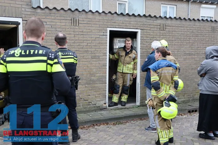 Bestuurder rijdt achteruit tegen muur aan in Waalwijk 7 Bestuurder rijdt achteruit tegen muur aan in Waalwijk 112 De Langstraat