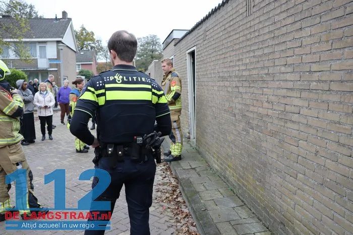 Bestuurder rijdt achteruit tegen muur aan in Waalwijk 8 Bestuurder rijdt achteruit tegen muur aan in Waalwijk 112 De Langstraat
