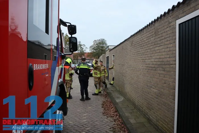 Bestuurder rijdt achteruit tegen muur aan in Waalwijk 12 Bestuurder rijdt achteruit tegen muur aan in Waalwijk 112 De Langstraat