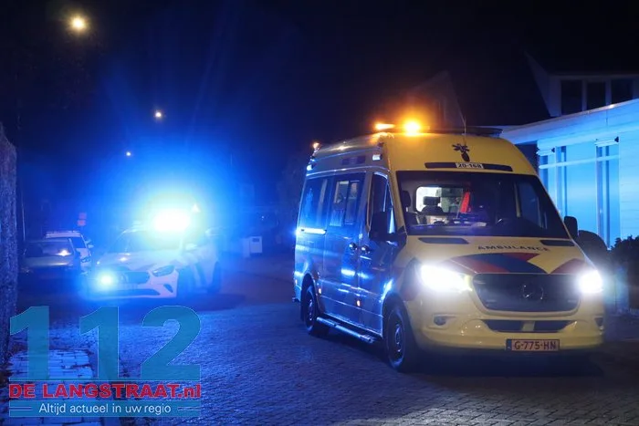 Bestuurster ramt geparkeerde auto en belandt op de kop Waspik 112 De Langstraat