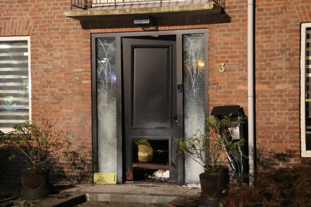 Man (33) opgepakt voor aanslag bij huis waarbij bewoonster been verloor 1 Man (33) opgepakt voor aanslag bij huis waarbij bewoonster been verloor 112 De Langstraat