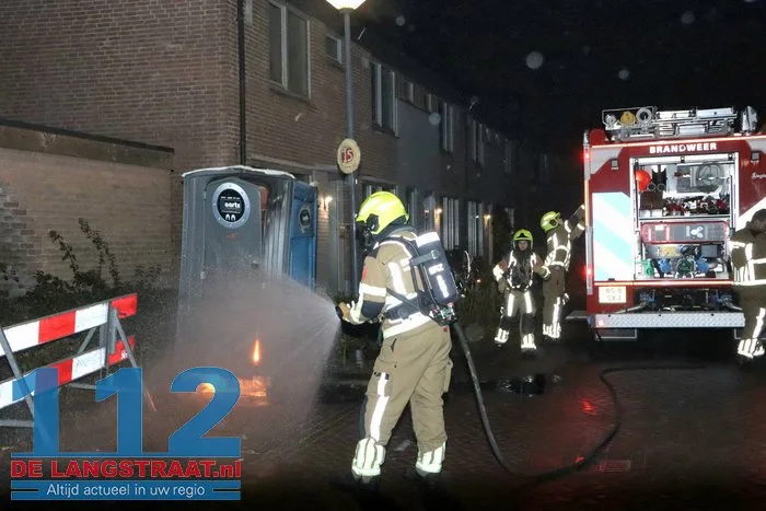 Mobiel toilet in brand midden in woonwijk Edouard Lalostraat Waalwijk 4 Mobiel toilet in brand midden in woonwijk Edouard Lalostraat Waalwijk 112 De Langstraat