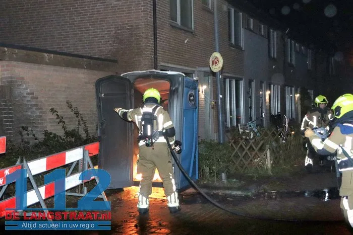 Mobiel toilet in brand midden in woonwijk Edouard Lalostraat Waalwijk 5 Mobiel toilet in brand midden in woonwijk Edouard Lalostraat Waalwijk 112 De Langstraat