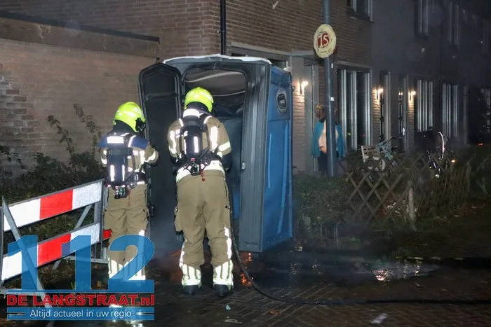 Mobiel toilet in brand midden in woonwijk Edouard Lalostraat Waalwijk 9 Mobiel toilet in brand midden in woonwijk Edouard Lalostraat Waalwijk 112 De Langstraat