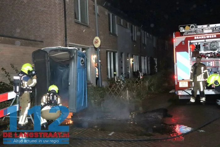 Mobiel toilet in brand midden in woonwijk Edouard Lalostraat Waalwijk 10 Mobiel toilet in brand midden in woonwijk Edouard Lalostraat Waalwijk 112 De Langstraat