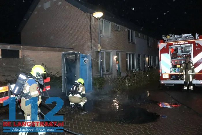 Mobiel toilet in brand midden in woonwijk Edouard Lalostraat Waalwijk 11 Mobiel toilet in brand midden in woonwijk Edouard Lalostraat Waalwijk 112 De Langstraat