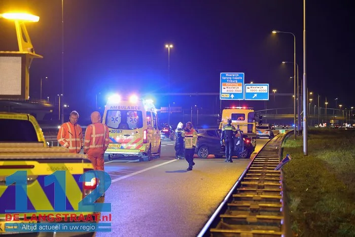 Bestuurster botst met auto tegen vangrail aan op de A59 Waalwijk 7 Bestuurster botst met auto tegen vangrail aan op de A59 Waalwijk 112 De Langstraat