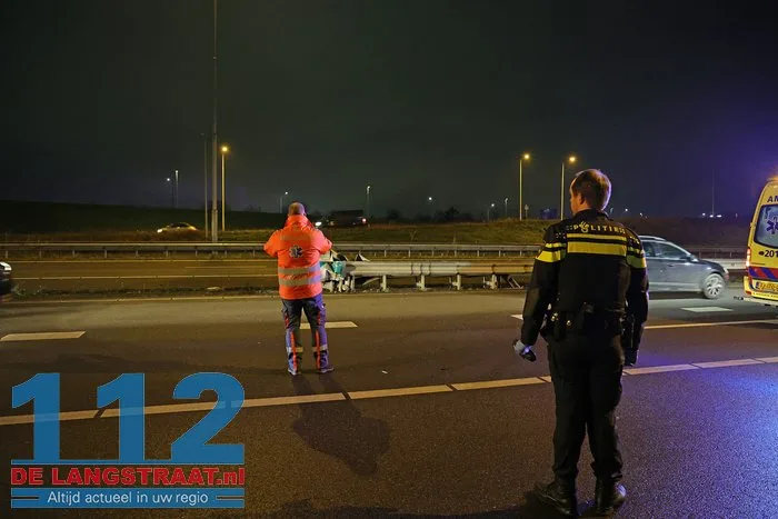Bestuurster botst met auto tegen vangrail aan op de A59 Waalwijk 6 Bestuurster botst met auto tegen vangrail aan op de A59 Waalwijk 112 De Langstraat