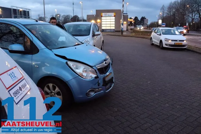 Drie auto's licht beschadigd na kettingbotsing in Drunen 112 De Langstraat