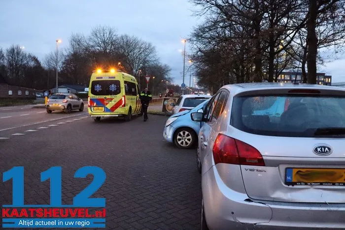 Drie auto's licht beschadigd na kettingbotsing in Drunen 112 De Langstraat