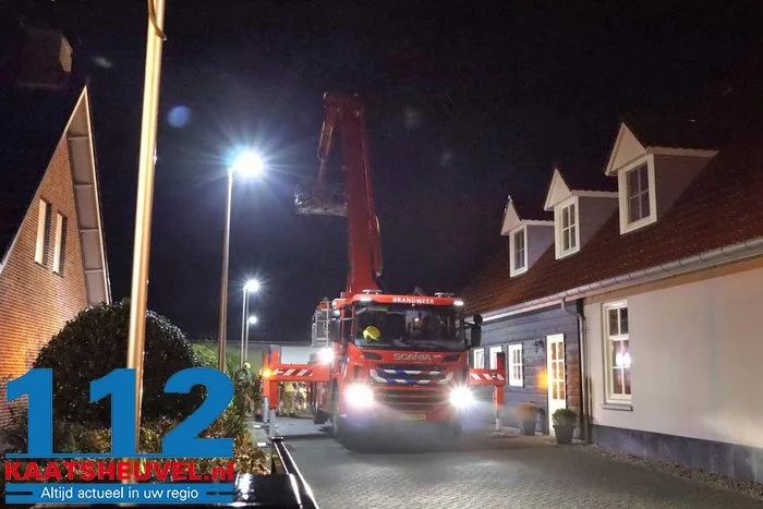 Feestvierders moeten snel zaal Dries van Peere in Haarsteeg verlaten, brandweer blust vuur op zolder 8 Feestvierders moeten snel zaal Dries van Peere in Haarsteeg verlaten, brandweer blust vuur op zolder 112 De Langstraat