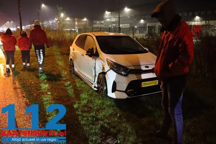 Vrouw raakt onwel na botsing met auto op ‘berucht kruispunt’ in Waalwijk 3 Vrouw raakt onwel na botsing met auto op ‘berucht kruispunt’ in Waalwijk 112 De Langstraat