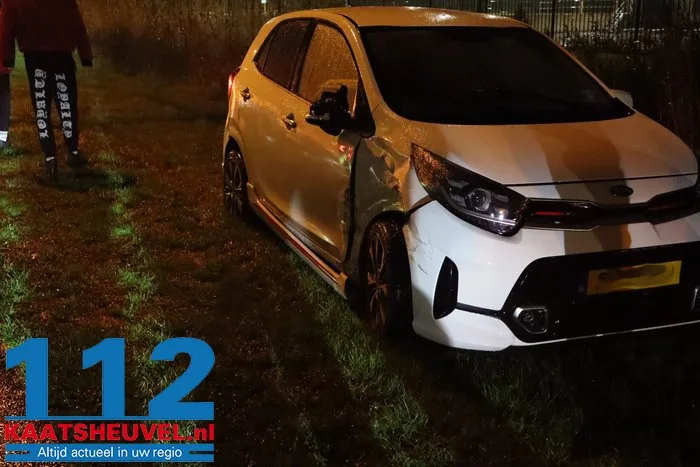 Vrouw raakt onwel na botsing met auto op ‘berucht kruispunt’ in Waalwijk 4 Vrouw raakt onwel na botsing met auto op ‘berucht kruispunt’ in Waalwijk 112 De Langstraat
