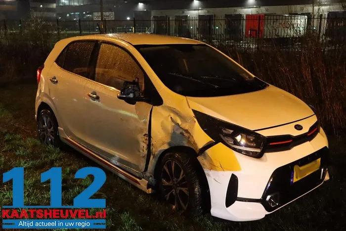 Vrouw raakt onwel na botsing met auto op ‘berucht kruispunt’ in Waalwijk 6 Vrouw raakt onwel na botsing met auto op ‘berucht kruispunt’ in Waalwijk 112 De Langstraat