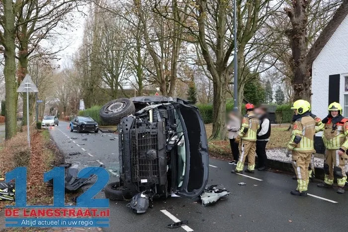 Bestelbusje op z'n kant na botsing met lesauto in Sprang-Capelle, flinke schade bij beide voertuigen 5 Bestelbusje op z'n kant na botsing met lesauto in Sprang-Capelle, flinke schade bij beide voertuigen 112 De Langstraat