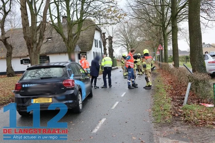 Bestelbusje op z'n kant na botsing met lesauto in Sprang-Capelle, flinke schade bij beide voertuigen 14 Bestelbusje op z'n kant na botsing met lesauto in Sprang-Capelle, flinke schade bij beide voertuigen 112 De Langstraat