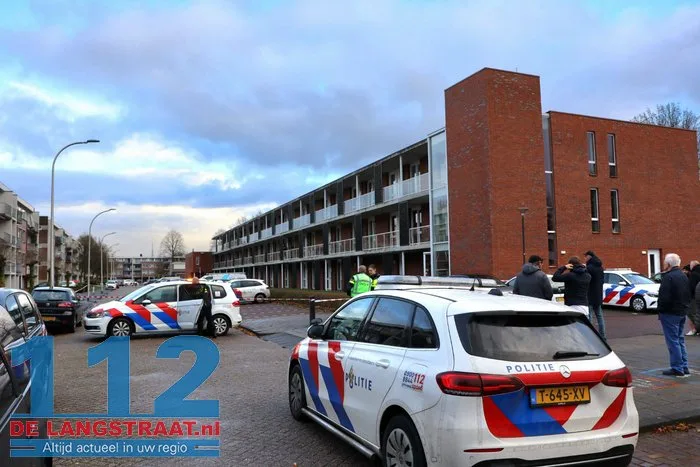 Arrestatieteam haalt verwarde man uit woning Noordstraat Waalwijk 1 Arrestatieteam haalt verwarde man uit woning Noordstraat Waalwijk 112 De Langstraat