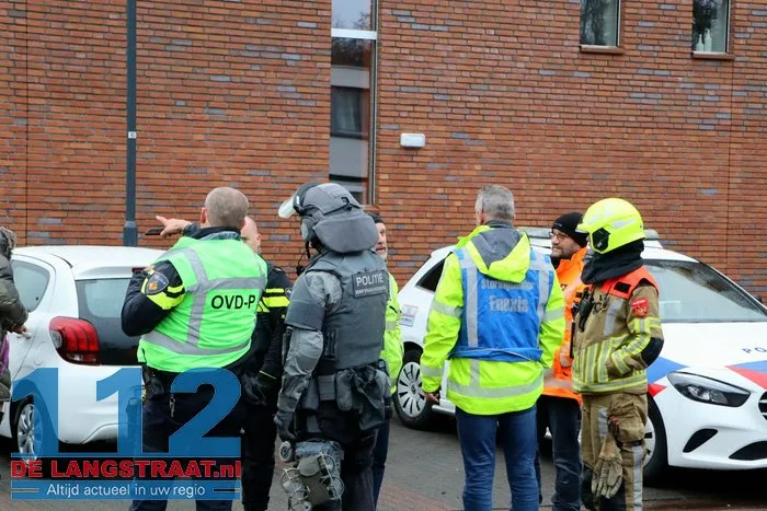 Arrestatieteam haalt verwarde man uit woning Noordstraat Waalwijk 3 Arrestatieteam haalt verwarde man uit woning Noordstraat Waalwijk 112 De Langstraat