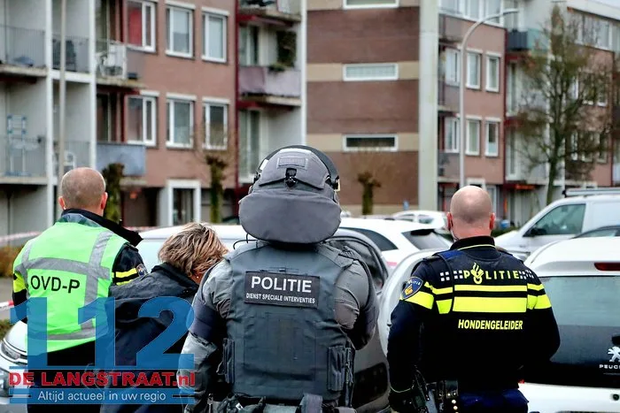 Arrestatieteam haalt verwarde man uit woning Noordstraat Waalwijk 5 Arrestatieteam haalt verwarde man uit woning Noordstraat Waalwijk 112 De Langstraat