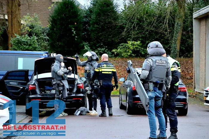 Arrestatieteam haalt verwarde man uit woning Noordstraat Waalwijk 11 Arrestatieteam haalt verwarde man uit woning Noordstraat Waalwijk 112 De Langstraat
