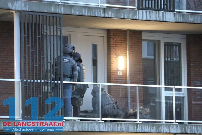 Arrestatieteam haalt verwarde man uit woning Noordstraat Waalwijk 27 Arrestatieteam haalt verwarde man uit woning Noordstraat Waalwijk 112 De Langstraat