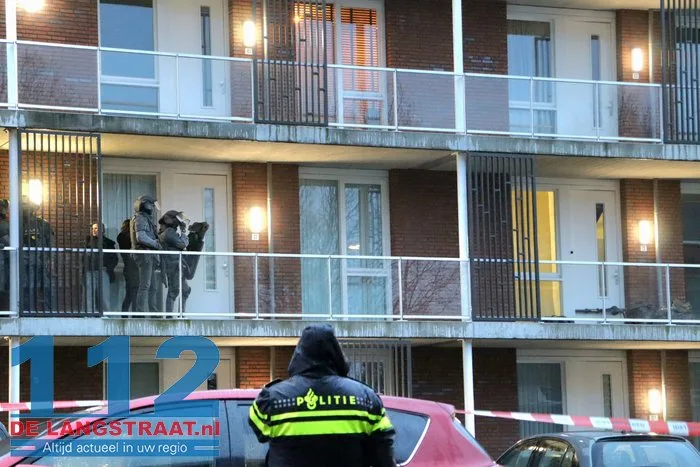 Arrestatieteam haalt verwarde man uit woning Noordstraat Waalwijk 28 Arrestatieteam haalt verwarde man uit woning Noordstraat Waalwijk 112 De Langstraat