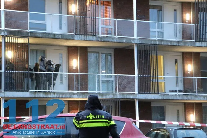 Arrestatieteam haalt verwarde man uit woning Noordstraat Waalwijk 29 Arrestatieteam haalt verwarde man uit woning Noordstraat Waalwijk 112 De Langstraat