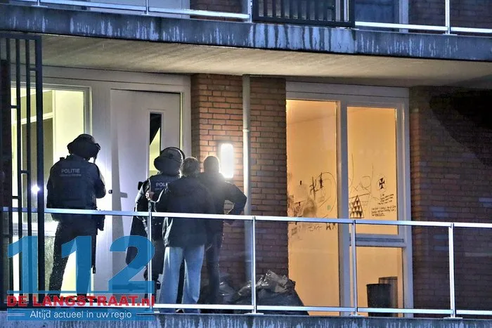 Arrestatieteam haalt verwarde man uit woning Noordstraat Waalwijk 34 Arrestatieteam haalt verwarde man uit woning Noordstraat Waalwijk 112 De Langstraat