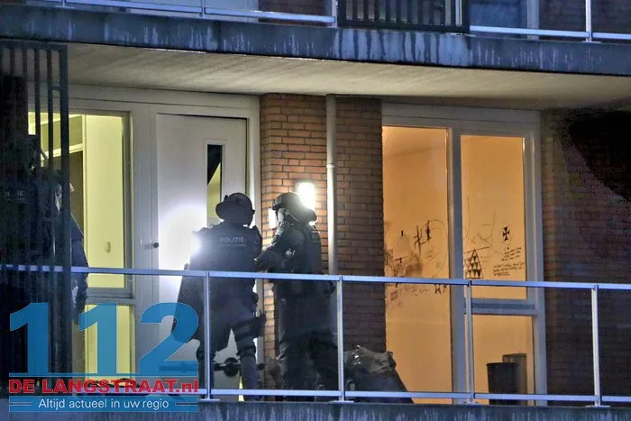 Arrestatieteam haalt verwarde man uit woning Noordstraat Waalwijk 35 Arrestatieteam haalt verwarde man uit woning Noordstraat Waalwijk 112 De Langstraat