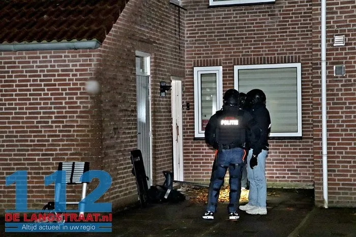 Arrestatieteam doet instap in woning Sprang-Capelle 4 Arrestatieteam doet instap in woning Sprang-Capelle 112 De Langstraat