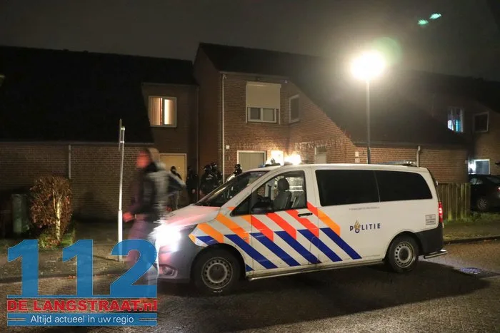 Arrestatieteam doet instap in woning Sprang-Capelle 15 Arrestatieteam doet instap in woning Sprang-Capelle 112 De Langstraat