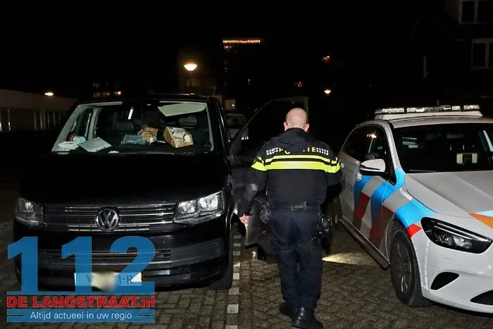 Bestuurder botst tegen betonblok en gaat ervandoor aan de Ganzerikstraat Waalwijk 3 Bestuurder botst tegen betonblok en gaat ervandoor aan de Ganzerikstraat Waalwijk 112 De Langstraat
