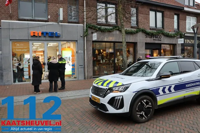 Overval op telefoonwinkel Ritel aan de Stationsstraat Waalwijk 1 Overval op telefoonwinkel Ritel aan de Stationsstraat Waalwijk 112 De Langstraat