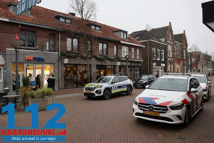 Overval op telefoonwinkel Ritel aan de Stationsstraat Waalwijk 2 Overval op telefoonwinkel Ritel aan de Stationsstraat Waalwijk 112 De Langstraat