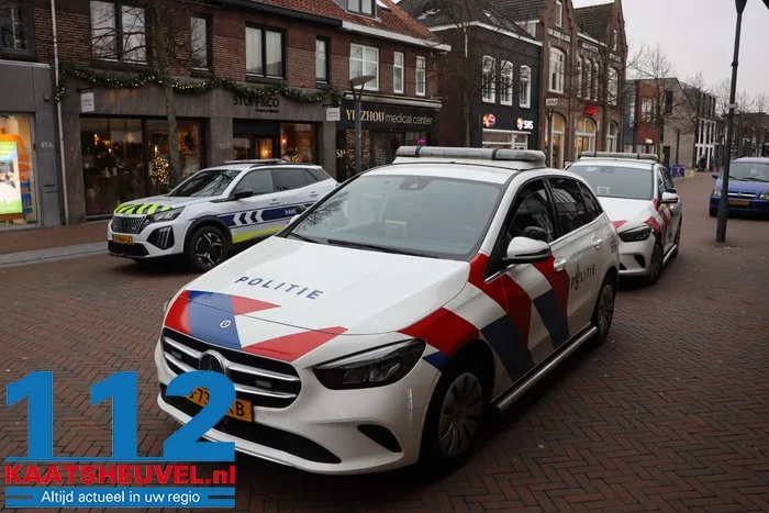 Overval op telefoonwinkel Ritel aan de Stationsstraat Waalwijk 3 Overval op telefoonwinkel Ritel aan de Stationsstraat Waalwijk 112 De Langstraat