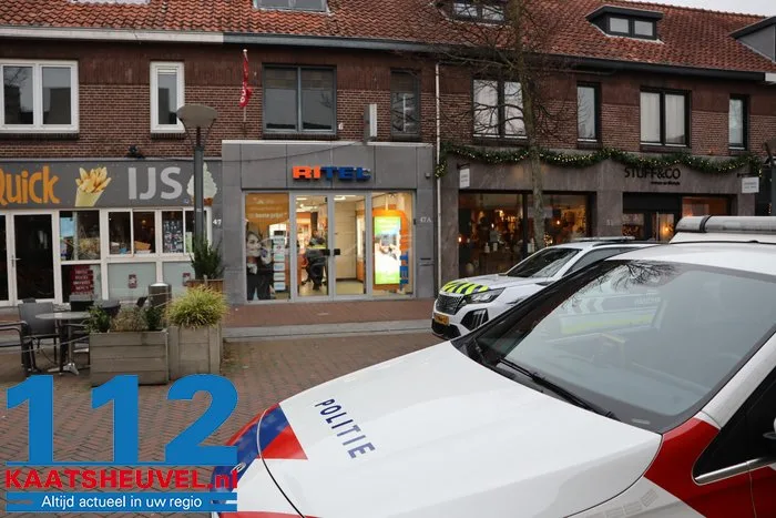 Overval op telefoonwinkel Ritel aan de Stationsstraat Waalwijk 4 Overval op telefoonwinkel Ritel aan de Stationsstraat Waalwijk 112 De Langstraat